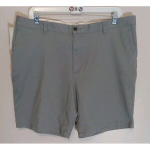 Dockers Men Grey Classic Fit 9 1/2 Inseam Stretch Smartphone Shorts Size 42